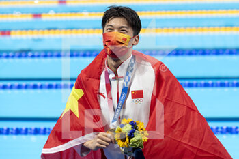 2021-07-30 - Shun Wang of China celebrates with the China flag after winning the gold medal during the Olympic Games Tokyo 2020, men 200m Individual Medley final on July 30, 2021 at Tokyo Aquatics Centre in Tokyo, Japan - Photo Giorgio Scala / Orange Pictures / DPPI - OLYMPIC GAMES TOKYO 2020, JULY 30, 2021 - OLYMPIC GAMES TOKYO 2020 - OLYMPIC GAMES