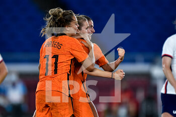 2021-07-30 - Vivianne Miedema of the Netherlands celebrates after scoring her sides first goal with Lieke Martens of the Netherlands and Danielle van de Donk of the Netherlands during the Olympic Games Tokyo 2020, Football Women's Quarter Final match between Netherlands and United States on July 30, 2021 at International Stadium Yokohama in Yokohama, Japan - Photo Pablo Morano / Orange Pictures / DPPI - OLYMPIC GAMES TOKYO 2020, JULY 30, 2021 - OLYMPIC GAMES TOKYO 2020 - OLYMPIC GAMES