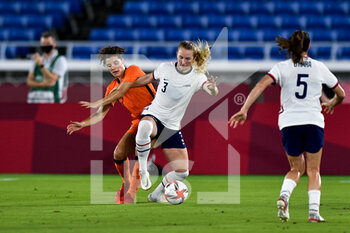 2021-07-30 - Dominique Janssen of the Netherlands and Samantha Mewis of the United States during the Olympic Games Tokyo 2020, Football Women's Quarter Final match between Netherlands and United States on July 30, 2021 at International Stadium Yokohama in Yokohama, Japan - Photo Pablo Morano / Orange Pictures / DPPI - OLYMPIC GAMES TOKYO 2020, JULY 30, 2021 - OLYMPIC GAMES TOKYO 2020 - OLYMPIC GAMES