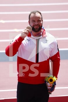 2021-08-01 - Lukas WEISSHAIDINGER (AUT) 3rd Bronze Medal during the Olympic Games Tokyo 2020, Athletics Men's Hammer Throw Medal Ceremony on August 1, 2021 at Olympic Stadium in Tokyo, Japan - Photo Yuya Nagase / Photo Kishimoto / DPPI - OLYMPIC GAMES TOKYO 2020, AUGUST 1, 2021 - OLYMPIC GAMES TOKYO 2020 - OLYMPIC GAMES