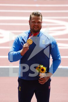 2021-08-01 - Daniel STAHL (SWE) Winner Gold Medal during the Olympic Games Tokyo 2020, Athletics Men's Hammer Throw Medal Ceremony on August 1, 2021 at Olympic Stadium in Tokyo, Japan - Photo Yuya Nagase / Photo Kishimoto / DPPI - OLYMPIC GAMES TOKYO 2020, AUGUST 1, 2021 - OLYMPIC GAMES TOKYO 2020 - OLYMPIC GAMES