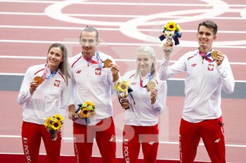 2021-08-01 - Poland Team Gold Medal during the Olympic Games Tokyo 2020, Athletics Mixed 4x400m Relay Medal Ceremony on August 1, 2021 at Olympic Stadium in Tokyo, Japan - Photo Yuya Nagase / Photo Kishimoto / DPPI - OLYMPIC GAMES TOKYO 2020, AUGUST 1, 2021 - OLYMPIC GAMES TOKYO 2020 - OLYMPIC GAMES