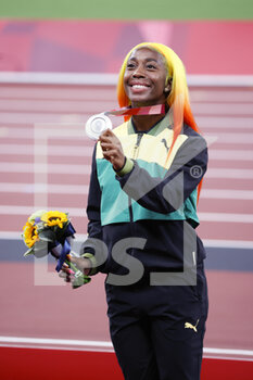 2021-08-01 - Shelly-Ann FRASER-PRYCE (JAM) 2nd Silver Medal during the Olympic Games Tokyo 2020, Athletics Women's 100m Medal Ceremony on August 1, 2021 at Olympic Stadium in Tokyo, Japan - Photo Yuya Nagase / Photo Kishimoto / DPPI - OLYMPIC GAMES TOKYO 2020, AUGUST 1, 2021 - OLYMPIC GAMES TOKYO 2020 - OLYMPIC GAMES