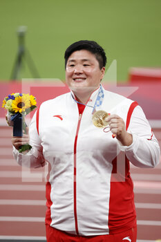 2021-08-01 - Lijiao GONG (CHN) Winner Gold Medal during the Olympic Games Tokyo 2020, Athletics Women's Shot Put Medal Ceremony on August 1, 2021 at Olympic Stadium in Tokyo, Japan - Photo Yuya Nagase / Photo Kishimoto / DPPI - OLYMPIC GAMES TOKYO 2020, AUGUST 1, 2021 - OLYMPIC GAMES TOKYO 2020 - OLYMPIC GAMES