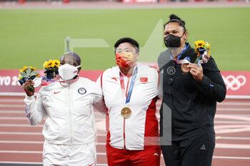 2021-08-01 - Raven Saunders (USA) 2nd Silver Medal, Lijiao GONG (CHN) Winner Gold Medal, ADAMS Valerie (NZL) 3rd Bronze Medal during the Olympic Games Tokyo 2020, Athletics Women's Shot Put Medal Ceremony on August 1, 2021 at Olympic Stadium in Tokyo, Japan - Photo Yuya Nagase / Photo Kishimoto / DPPI - OLYMPIC GAMES TOKYO 2020, AUGUST 1, 2021 - OLYMPIC GAMES TOKYO 2020 - OLYMPIC GAMES