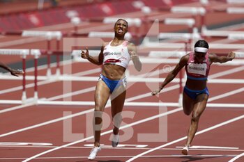 2021-08-02 - Jasmine CAMACHO-QUINN (PUR) Winner Gold Medal, Kendra HARRISON (USA) 2nd place Silver Medal during the Olympic Games Tokyo 2020, Athletics WOMENS 100m Hurdles Final on August 2, 2021 at Olympic Stadium in Tokyo, Japan - Photo Photo Kishimoto / DPPI - OLYMPIC GAMES TOKYO 2020, AUGUST 02, 2021 - OLYMPIC GAMES TOKYO 2020 - OLYMPIC GAMES