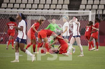 2021-08-02 - Canada players celebrate at the final whistle during the Olympic Games Tokyo 2020, Football Women's Semi-Final between United States and Canada on August 2, 2021 at Ibaraki Kashima Stadium in Kashima, Japan - Photo Photo Kishimoto / DPPI - OLYMPIC GAMES TOKYO 2020, AUGUST 02, 2021 - OLYMPIC GAMES TOKYO 2020 - OLYMPIC GAMES