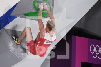 2021-08-04 - Jakob Schubert (AUT) competes on men's qualifications, during the Olympic Games Tokyo 2020, Sport Climbing on August 3, 2021 at Aomi Urban Sports Park, in Tokyo, Japan - Photo Yoann Cambefort / Marti Media / DPPI - OLYMPIC GAMES TOKYO 2020, AUGUST 03, 2021 - OLYMPIC GAMES TOKYO 2020 - OLYMPIC GAMES