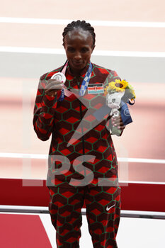 2021-08-03 - OBIRI Hellen (KEN) 2nd Silver Medal during the Olympic Games Tokyo 2020, Athletics Women's 5000m Medal Ceremony on August 3, 2021 at Tokyo Olympic Stadium in Tokyo, Japan - Photo Yuya Nagase / Photo Kishimoto / DPPI - OLYMPIC GAMES TOKYO 2020, AUGUST 03, 2021 - OLYMPIC GAMES TOKYO 2020 - OLYMPIC GAMES