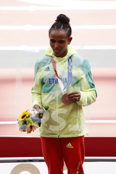 2021-08-03 - TSEGAY Gudaf (ETH) 3rd Bronze Medal during the Olympic Games Tokyo 2020, Athletics Women's 5000m Medal Ceremony on August 3, 2021 at Tokyo Olympic Stadium in Tokyo, Japan - Photo Yuya Nagase / Photo Kishimoto / DPPI - OLYMPIC GAMES TOKYO 2020, AUGUST 03, 2021 - OLYMPIC GAMES TOKYO 2020 - OLYMPIC GAMES
