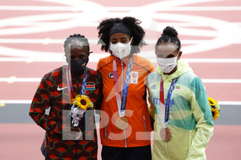2021-08-03 - OBIRI Hellen (KEN) 2nd Silver Medal, HASSAN Sifan (NED) Winner Gold Medal, TSEGAY Gudaf (ETH) 3rd Bronze Medal during the Olympic Games Tokyo 2020, Athletics Women's 5000m Medal Ceremony on August 3, 2021 at Tokyo Olympic Stadium in Tokyo, Japan - Photo Yuya Nagase / Photo Kishimoto / DPPI - OLYMPIC GAMES TOKYO 2020, AUGUST 03, 2021 - OLYMPIC GAMES TOKYO 2020 - OLYMPIC GAMES