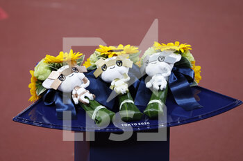 2021-08-03 - Flower ceremony during the Olympic Games Tokyo 2020, Athletics Women's Long Jump Medal Ceremony on August 3, 2021 at Olympic Stadium in Tokyo, Japan - Photo Yuya Nagase / Photo Kishimoto / DPPI - OLYMPIC GAMES TOKYO 2020, AUGUST 03, 2021 - OLYMPIC GAMES TOKYO 2020 - OLYMPIC GAMES