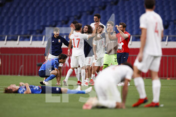 2021-08-03 - Spain players celebrate at the final whistle during the Olympic Games Tokyo 2020, Football Men's Semi-Final between Japan and Spain on August 3, 2021 at Saitama Stadium in Saitama, Japan - Photo Photo Kishimoto / DPPI - OLYMPIC GAMES TOKYO 2020, AUGUST 03, 2021 - OLYMPIC GAMES TOKYO 2020 - OLYMPIC GAMES