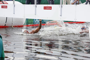 2021-08-04 - Finish, CUNHA Ana Marcela (BRA) Gold Medal, LEE Kareena (AUS) Bronze Medal, van ROUWENDAAL Sharon (NED) Silver Medal during the Olympic Games Tokyo 2020, Marathon Swimming Women's 10km Final on August 4, 2021 at Odaiba Marine Park in Tokyo, Japan - Photo Takamitsu Mifune / Photo Kishimoto / DPPI - OLYMPIC GAMES TOKYO 2020, AUGUST 04, 2021 - OLYMPIC GAMES TOKYO 2020 - OLYMPIC GAMES