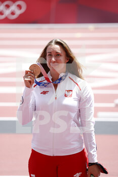 04/08/2021 - Malwina KOPRON (POL) 3rd Bronze Medal during the Olympic Games Tokyo 2020, Athletics Women's Hammer Throw Medal Ceremony on August 4, 2021 at Olympic Stadium in Tokyo, Japan - Photo Yuya Nagase / Photo Kishimoto / DPPI - OLYMPIC GAMES TOKYO 2020, AUGUST 04, 2021 - OLIMPIADI TOKYO 2020 - GIOCHI OLIMPICI