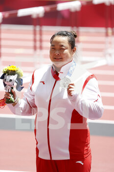 2021-08-04 - Zheng WANG (CHN) 2nd Silver Medal during the Olympic Games Tokyo 2020, Athletics Women's Hammer Throw Medal Ceremony on August 4, 2021 at Olympic Stadium in Tokyo, Japan - Photo Yuya Nagase / Photo Kishimoto / DPPI - OLYMPIC GAMES TOKYO 2020, AUGUST 04, 2021 - OLYMPIC GAMES TOKYO 2020 - OLYMPIC GAMES