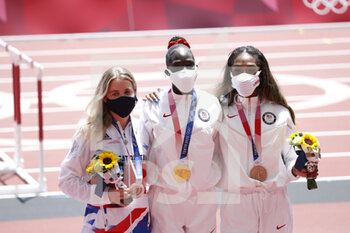 04/08/2021 - Keely HODGKINSON (GBR) 2nd Silver Medal, Athing MU (USA) Winner Gold Medal, Raevyn ROGERS (USA) 3rd Bronze Medal during the Olympic Games Tokyo 2020, Athletics Women's 800m Medal Ceremony on August 4, 2021 at Olympic Stadium in Tokyo, Japan - Photo Yuya Nagase / Photo Kishimoto / DPPI - OLYMPIC GAMES TOKYO 2020, AUGUST 04, 2021 - OLIMPIADI TOKYO 2020 - GIOCHI OLIMPICI