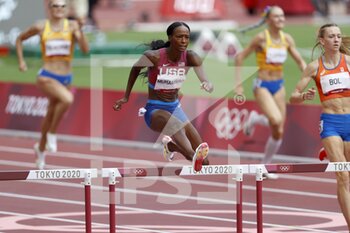 2021-08-04 - Dalilah MUHAMMAD (USA) 2nd place Silver Medal during the Olympic Games Tokyo 2020, Athletics Women's 400m Hurdles Final on August 4, 2021 at Olympic Stadium in Tokyo, Japan - Photo Photo Kishimoto / DPPI - OLYMPIC GAMES TOKYO 2020, AUGUST 04, 2021 - OLYMPIC GAMES TOKYO 2020 - OLYMPIC GAMES