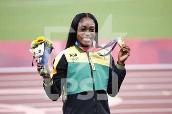 2021-08-04 - Elaine THOMPSON (JAM) Winner Gold Medal during the Olympic Games Tokyo 2020, Athletics Women's 200m Medal Ceremony on August 4, 2021 at Olympic Stadium in Tokyo, Japan - Photo Yuya Nagase / Photo Kishimoto / DPPI - OLYMPIC GAMES TOKYO 2020, AUGUST 04, 2021 - OLYMPIC GAMES TOKYO 2020 - OLYMPIC GAMES