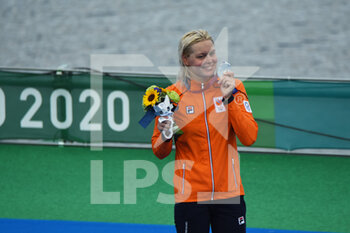04/08/2021 - Sharon Von Rouwendaal (NED), silver medal of women's 10km during the Olympic Games Tokyo 2020, Marathon swimming, on August 4, 2021 at Odaiba Marine Park in Tokyo, Japan - Photo Yoann Cambefort / Marti Media / DPPI - OLYMPIC GAMES TOKYO 2020, AUGUST 04, 2021 - OLIMPIADI TOKYO 2020 - GIOCHI OLIMPICI