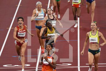 2021-08-05 - Marta Perez (ESP), Sara Kuivisto (FIN), Lucia Stafford (CAN), Winnie Nanyando (UGA), Linden Hall (AUS), compete on women's 1500m semi-final during the Olympic Games Tokyo 2020, Athletics, on August 4, 2021 at Tokyo Olympic Stadium in Tokyo, Japan - Photo Yoann Cambefort / Marti Media / DPPI - OLYMPIC GAMES TOKYO 2020, AUGUST 04, 2021 - OLYMPIC GAMES TOKYO 2020 - OLYMPIC GAMES