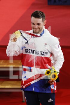 2021-08-06 - WALLS Matthew (GBR) Winner Gold Medal during the Olympic Games Tokyo 2020, Cycling Track Men's Omnium Medal Ceremony on August 5, 2021 at Izu Velodrome in Izu, Japan - Photo Photo Kishimoto / DPPI - OLYMPIC GAMES TOKYO 2020, AUGUST 06, 2021 - OLYMPIC GAMES TOKYO 2020 - OLYMPIC GAMES