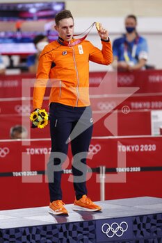 2021-08-06 - LAVREYSEN Harrie (NED) Winner Gold Medal during the Olympic Games Tokyo 2020, Cycling Track Men's Sprint Medal Ceremony on August 6, 2021 at Izu Velodrome in Izu, Japan - Photo Photo Kishimoto / DPPI - OLYMPIC GAMES TOKYO 2020, AUGUST 06, 2021 - OLYMPIC GAMES TOKYO 2020 - OLYMPIC GAMES