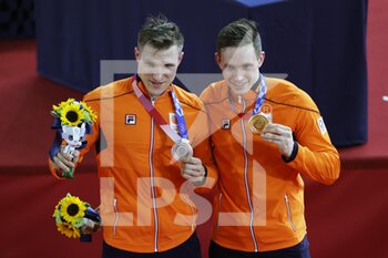 2021-08-06 - HOOGLAND Jeffrey (NED) 2nd Silver Medal, LAVREYSEN Harrie (NED) Winner Gold Medal during the Olympic Games Tokyo 2020, Cycling Track Men's Sprint Medal Ceremony on August 6, 2021 at Izu Velodrome in Izu, Japan - Photo Photo Kishimoto / DPPI - OLYMPIC GAMES TOKYO 2020, AUGUST 06, 2021 - OLYMPIC GAMES TOKYO 2020 - OLYMPIC GAMES