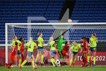 2021-08-06 - Stephanie LABBE (CAN) makes a save during the Olympic Games Tokyo 2020, Football Women's Gold Medal Match between Sweden and Canada on August 6, 2021 at International Stadium Yokohama in Yokohama, Japan - Photo Photo Kishimoto / DPPI - OLYMPIC GAMES TOKYO 2020, AUGUST 06, 2021 - OLYMPIC GAMES TOKYO 2020 - OLYMPIC GAMES