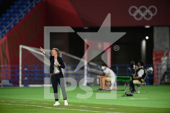 2021-08-06 - Bev PRIESTMAN (CAN) Head Coach during the Olympic Games Tokyo 2020, Football Women's Gold Medal Match between Sweden and Canada on August 6, 2021 at International Stadium Yokohama in Yokohama, Japan - Photo Photo Kishimoto / DPPI - OLYMPIC GAMES TOKYO 2020, AUGUST 06, 2021 - OLYMPIC GAMES TOKYO 2020 - OLYMPIC GAMES