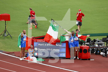 2021-08-06 - Team Italy Gold Medal during the Olympic Games Tokyo 2020, Athletics Mens 4x100m Relay Final on August 6, 2021 at Olympic Stadium in Tokyo, Japan - Photo Photo Kishimoto / DPPI - OLYMPIC GAMES TOKYO 2020, AUGUST 06, 2021 - OLYMPIC GAMES TOKYO 2020 - OLYMPIC GAMES