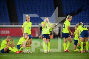 2021-08-06 - Sweden Team after loosing the Olympic Games Tokyo 2020, Football Women's Gold Medal Match between Sweden and Canada on August 6, 2021 at International Stadium Yokohama in Yokohama, Japan - Photo Photo Kishimoto / DPPI - OLYMPIC GAMES TOKYO 2020, AUGUST 06, 2021 - OLYMPIC GAMES TOKYO 2020 - OLYMPIC GAMES