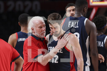 2021-08-07 - Gregg POPOVICH (C) of USA and Nando DE COLO (12) of France during the Olympic Games Tokyo 2020, Basketball Gold Medal Game, France - United States on August 7, 2021 at Saitama Super Arena in Tokyo, Japan - Photo Ann-Dee Lamour / CDP MEDIA / DPPI - OLYMPIC GAMES TOKYO 2020, AUGUST 07, 2021 - OLYMPIC GAMES TOKYO 2020 - OLYMPIC GAMES