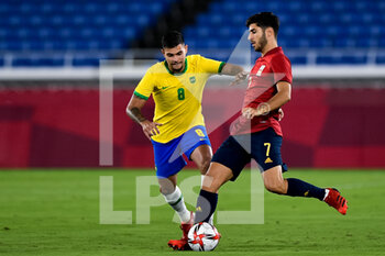 07/08/2021 - Bruno Guimaraes of Brazil and Marco Asensio of Spain during the Olympic Games Tokyo 2020, Football Men's Gold Medal Match between Brazil and Spain on August 7, 2021 at International Stadium Yokohama in Yokohama, Japan - Photo Pablo Morano / Orange Pictures / DPPI - OLYMPIC GAMES TOKYO 2020, AUGUST 07, 2021 - OLIMPIADI TOKYO 2020 - GIOCHI OLIMPICI