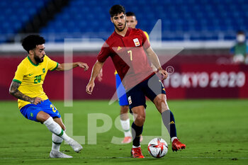 07/08/2021 - Claudinho of Brazil and Marco Asensio of Spain during the Olympic Games Tokyo 2020, Football Men's Gold Medal Match between Brazil and Spain on August 7, 2021 at International Stadium Yokohama in Yokohama, Japan - Photo Pablo Morano / Orange Pictures / DPPI - OLYMPIC GAMES TOKYO 2020, AUGUST 07, 2021 - OLIMPIADI TOKYO 2020 - GIOCHI OLIMPICI