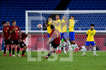2021-08-07 - Marco Asensio of Spain shoots a free kick during the Olympic Games Tokyo 2020, Football Men's Gold Medal Match between Brazil and Spain on August 7, 2021 at International Stadium Yokohama in Yokohama, Japan - Photo Pablo Morano / Orange Pictures / DPPI - OLYMPIC GAMES TOKYO 2020, AUGUST 07, 2021 - OLYMPIC GAMES TOKYO 2020 - OLYMPIC GAMES