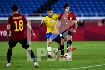 07/08/2021 - Guilherme Arana of Brazil and Marco Asensio of Spain during the Olympic Games Tokyo 2020, Football Men's Gold Medal Match between Brazil and Spain on August 7, 2021 at International Stadium Yokohama in Yokohama, Japan - Photo Pablo Morano / Orange Pictures / DPPI - OLYMPIC GAMES TOKYO 2020, AUGUST 07, 2021 - OLIMPIADI TOKYO 2020 - GIOCHI OLIMPICI