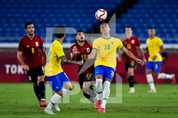 07/08/2021 - Oscar Gil of Spain and Richarlison of Brazil during the Olympic Games Tokyo 2020, Football Men's Gold Medal Match between Brazil and Spain on August 7, 2021 at International Stadium Yokohama in Yokohama, Japan - Photo Pablo Morano / Orange Pictures / DPPI - OLYMPIC GAMES TOKYO 2020, AUGUST 07, 2021 - OLIMPIADI TOKYO 2020 - GIOCHI OLIMPICI