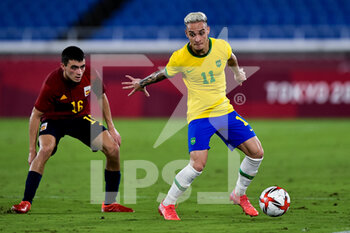 07/08/2021 - Pedri of Spain and Antony of Brazil during the Olympic Games Tokyo 2020, Football Men's Gold Medal Match between Brazil and Spain on August 7, 2021 at International Stadium Yokohama in Yokohama, Japan - Photo Pablo Morano / Orange Pictures / DPPI - OLYMPIC GAMES TOKYO 2020, AUGUST 07, 2021 - OLIMPIADI TOKYO 2020 - GIOCHI OLIMPICI