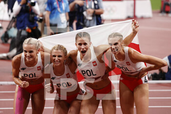 2021-08-07 - Poland 2nd Silver Medal during the Olympic Games Tokyo 2020, Athletics Womens 4x400m Relay Final on August 7, 2021 at Olympic Stadium in Tokyo, Japan - Photo Yuya Nagase / Photo Kishimoto / DPPI - OLYMPIC GAMES TOKYO 2020, AUGUST 07, 2021 - OLYMPIC GAMES TOKYO 2020 - OLYMPIC GAMES