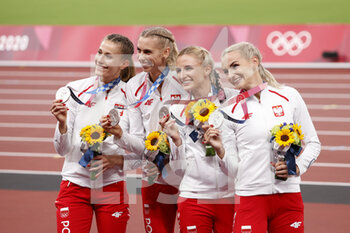 2021-08-07 - Poland 2nd Silver Medal during the Olympic Games Tokyo 2020, Athletics Womens 4x400m Relay Medal Ceremony on August 7, 2021 at Olympic Stadium in Tokyo, Japan - Photo Yuya Nagase / Photo Kishimoto / DPPI - OLYMPIC GAMES TOKYO 2020, AUGUST 07, 2021 - OLYMPIC GAMES TOKYO 2020 - OLYMPIC GAMES
