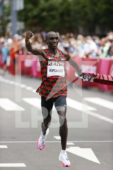 2021-08-08 - KIPCHOGE Eliud (KEN) Gold Medal during the Olympic Games Tokyo 2020, Athletics Men's Marathon Final on August 8, 2021 at Sapporo Odori Park in Sapporo, Japan - Photo Photo Kishimoto / DPPI - OLYMPIC GAMES TOKYO 2020, AUGUST 08, 2021 - OLYMPIC GAMES TOKYO 2020 - OLYMPIC GAMES