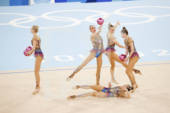 2021-08-08 - Russia Olympic Committee Team during the Olympic Games Tokyo 2020, Rhythmic Gymnastics Team All-Around Final Ball on August 8, 2021 at Ariake Gymnastics Centre in Tokyo, Japan - Photo Kanami Yoshimura / Photo Kishimoto / DPPI - OLYMPIC GAMES TOKYO 2020, AUGUST 08, 2021 - OLYMPIC GAMES TOKYO 2020 - OLYMPIC GAMES