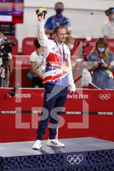 2021-08-08 - KENNY Jason (GBR) Winner Gold Medal during the Olympic Games Tokyo 2020, Cycling Track Men's Keirin Medal Ceremony on August 8, 2021 at Izu Velodrome in Izu, Japan - Photo Photo Kishimoto / DPPI - OLYMPIC GAMES TOKYO 2020, AUGUST 08, 2021 - OLYMPIC GAMES TOKYO 2020 - OLYMPIC GAMES