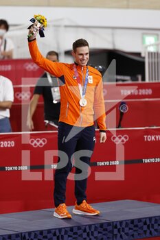 2021-08-08 - LAVREYSEN Harrie (NED) 3rd Bronze Medal during the Olympic Games Tokyo 2020, Cycling Track Men's Keirin Medal Ceremony on August 8, 2021 at Izu Velodrome in Izu, Japan - Photo Photo Kishimoto / DPPI - OLYMPIC GAMES TOKYO 2020, AUGUST 08, 2021 - OLYMPIC GAMES TOKYO 2020 - OLYMPIC GAMES