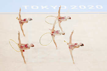 2021-08-08 - Russia Olympic Committee Team during the Olympic Games Tokyo 2020, Rhythmic Gymnastics Team All-Around Final HOOP Clubs on August 8, 2021 at Ariake Gymnastics Centre in Tokyo, Japan - Photo Kanami Yoshimura / Photo Kishimoto / DPPI - OLYMPIC GAMES TOKYO 2020, AUGUST 08, 2021 - OLYMPIC GAMES TOKYO 2020 - OLYMPIC GAMES
