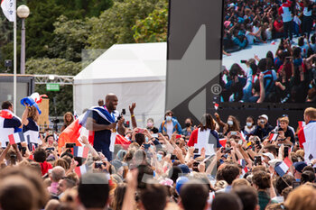 08/08/2021 - Teddy Riner of France celebrates with the audience during the Olympic Games Tokyo 2020, Closing Ceremony on August 8, 2021 at Trocadero place in Paris, France - Photo Antoine Massinon / A2M Sport Consulting / DPPI - OLYMPIC GAMES TOKYO 2020, AUGUST 08, 2021 - OLIMPIADI TOKYO 2020 - GIOCHI OLIMPICI
