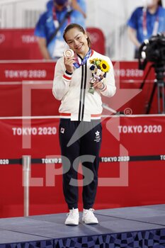 2021-08-08 - LEE Wai Sze (HKG) 3rd Bronze Medal during the Olympic Games Tokyo 2020, Cycling Track Women's Sprint Medal Ceremony on August 8, 2021 at Izu Velodrome in Izu, Japan - Photo Photo Kishimoto / DPPI - OLYMPIC GAMES TOKYO 2020, AUGUST 08, 2021 - OLYMPIC GAMES TOKYO 2020 - OLYMPIC GAMES