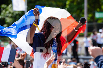 2021-08-08 - Clarisse Agbegnenou of France celebrates with the audience during the Olympic Games Tokyo 2020, Closing Ceremony on August 8, 2021 at Trocadero place in Paris, France - Photo Antoine Massinon / A2M Sport Consulting / DPPI - OLYMPIC GAMES TOKYO 2020, AUGUST 08, 2021 - OLYMPIC GAMES TOKYO 2020 - OLYMPIC GAMES
