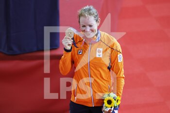 2021-08-08 - WILD Kirsten (NED) 3rd Bronze Medal during the Olympic Games Tokyo 2020, Cycling Track Women's Omnium Medal Ceremony on August 8, 2021 at Izu Velodrome in Izu, Japan - Photo Photo Kishimoto / DPPI - OLYMPIC GAMES TOKYO 2020, AUGUST 08, 2021 - OLYMPIC GAMES TOKYO 2020 - OLYMPIC GAMES